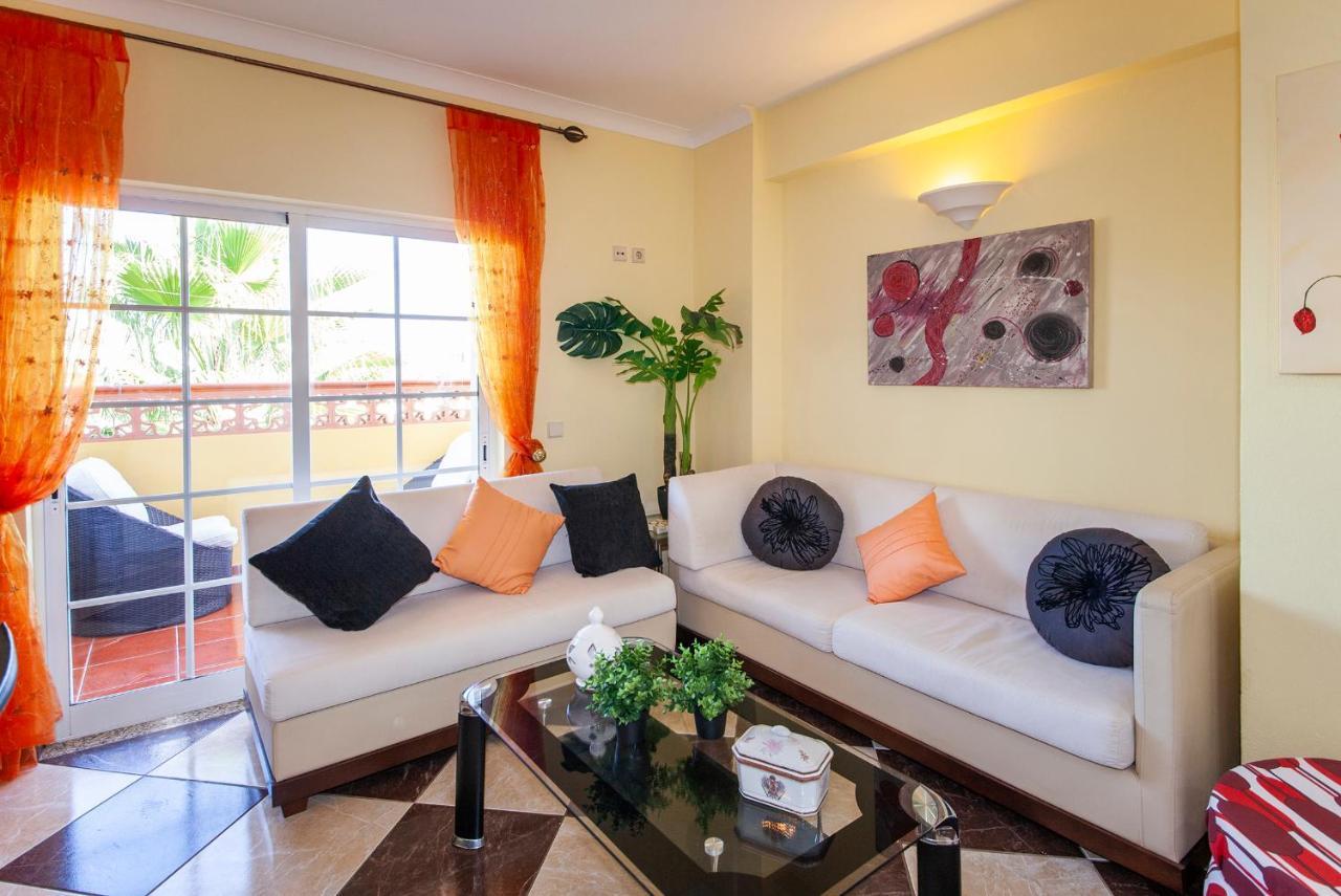 B47 - Walkway Beachview Place * Lagos